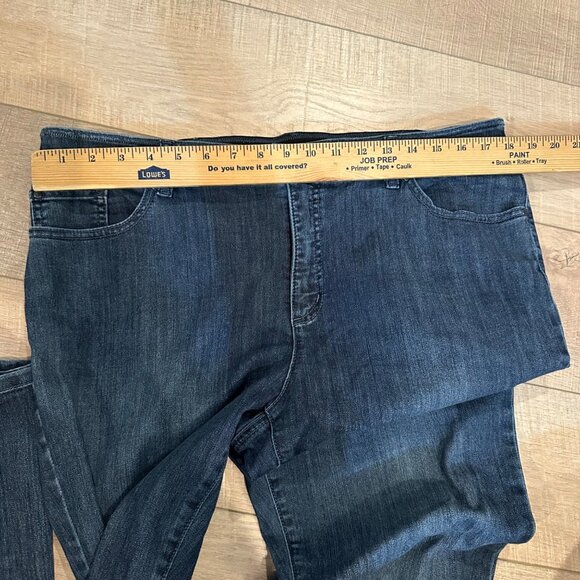 CHICOS FABULOUSLY SLIMMING JEANS 2.5 US SIZE 14 - Picture 4 of 10